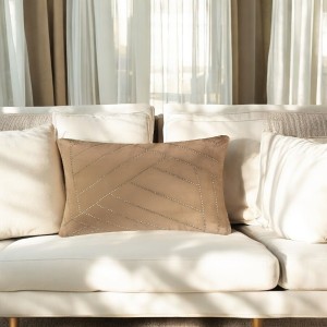 Poszewka Velvet GLOSSY 30x50 cm ćwieki Kenya Beż